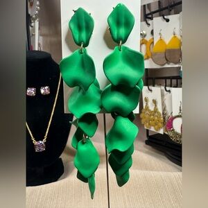Elegant Green Leaf Drop Earrings